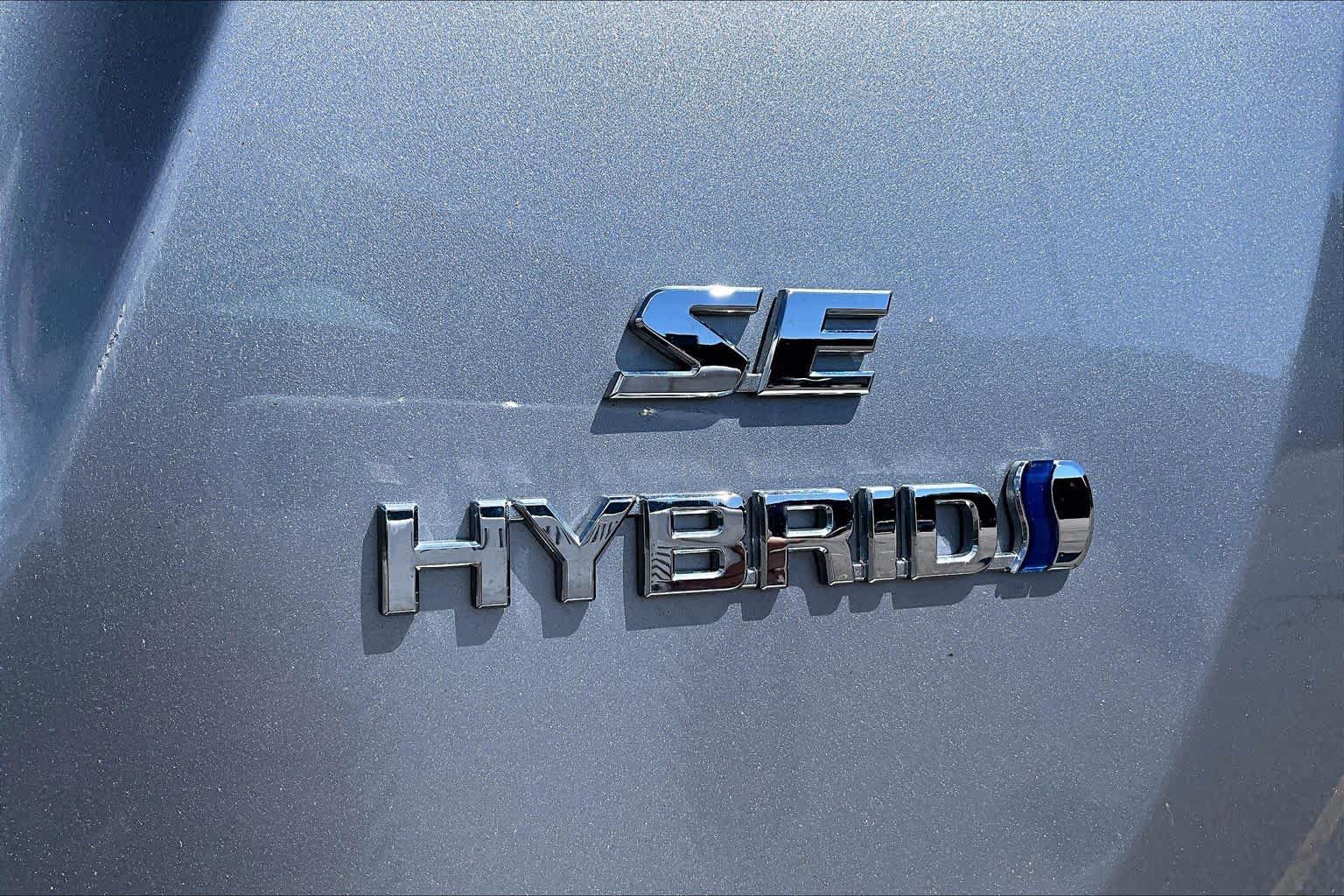 Used 2018 Toyota RAV4 SE AWD/4WD image 10