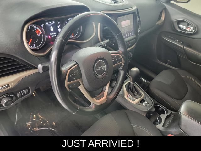 Used 2016 Jeep Cherokee Latitude AWD/4WD image 12