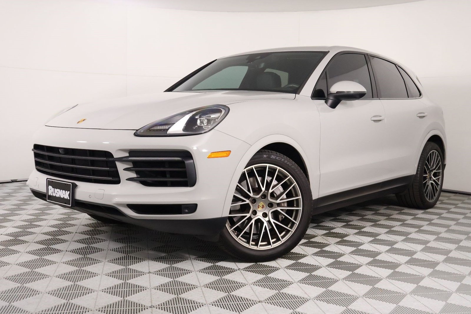 Certified 2023 Porsche Cayenne Platinum Edition AWD/4WD image 1