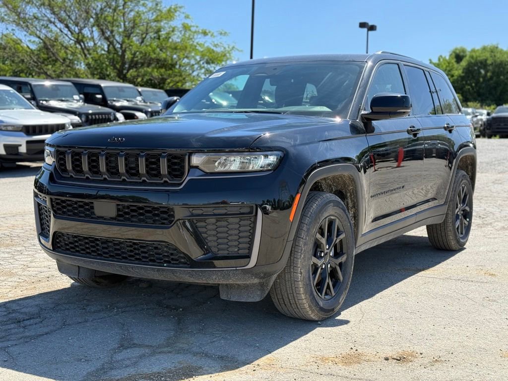 New 2026 Jeep Grand Cherokee Altitude AWD/4WD image 2