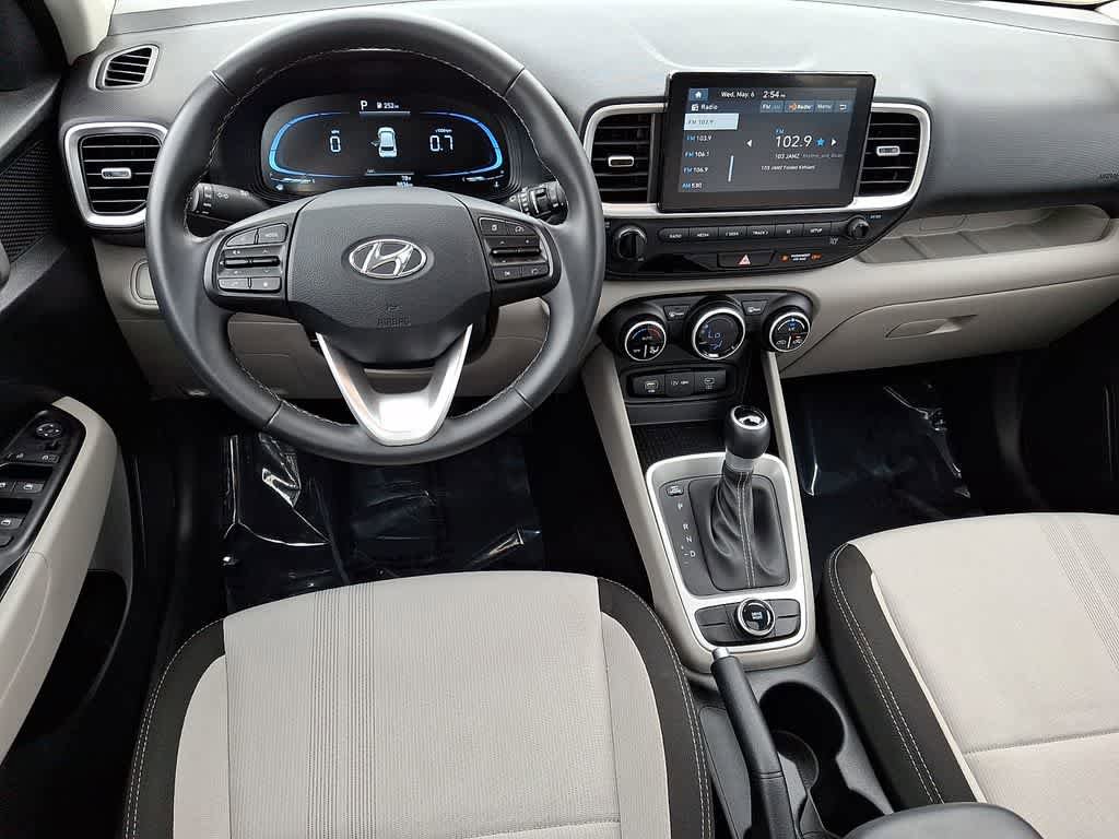 Certified 2025 Hyundai Venue SEL FWD image 10