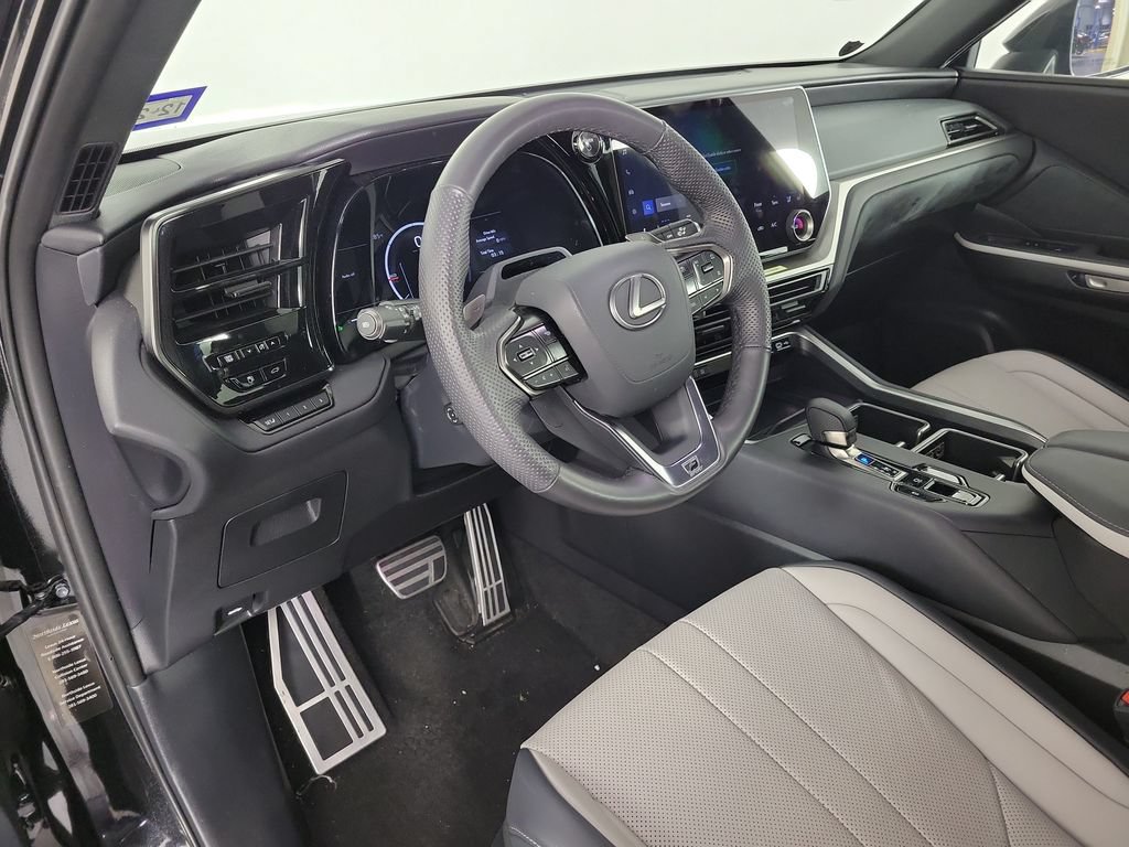 Used 2026 Lexus TX 500h AWD w/ Technology Package image 17
