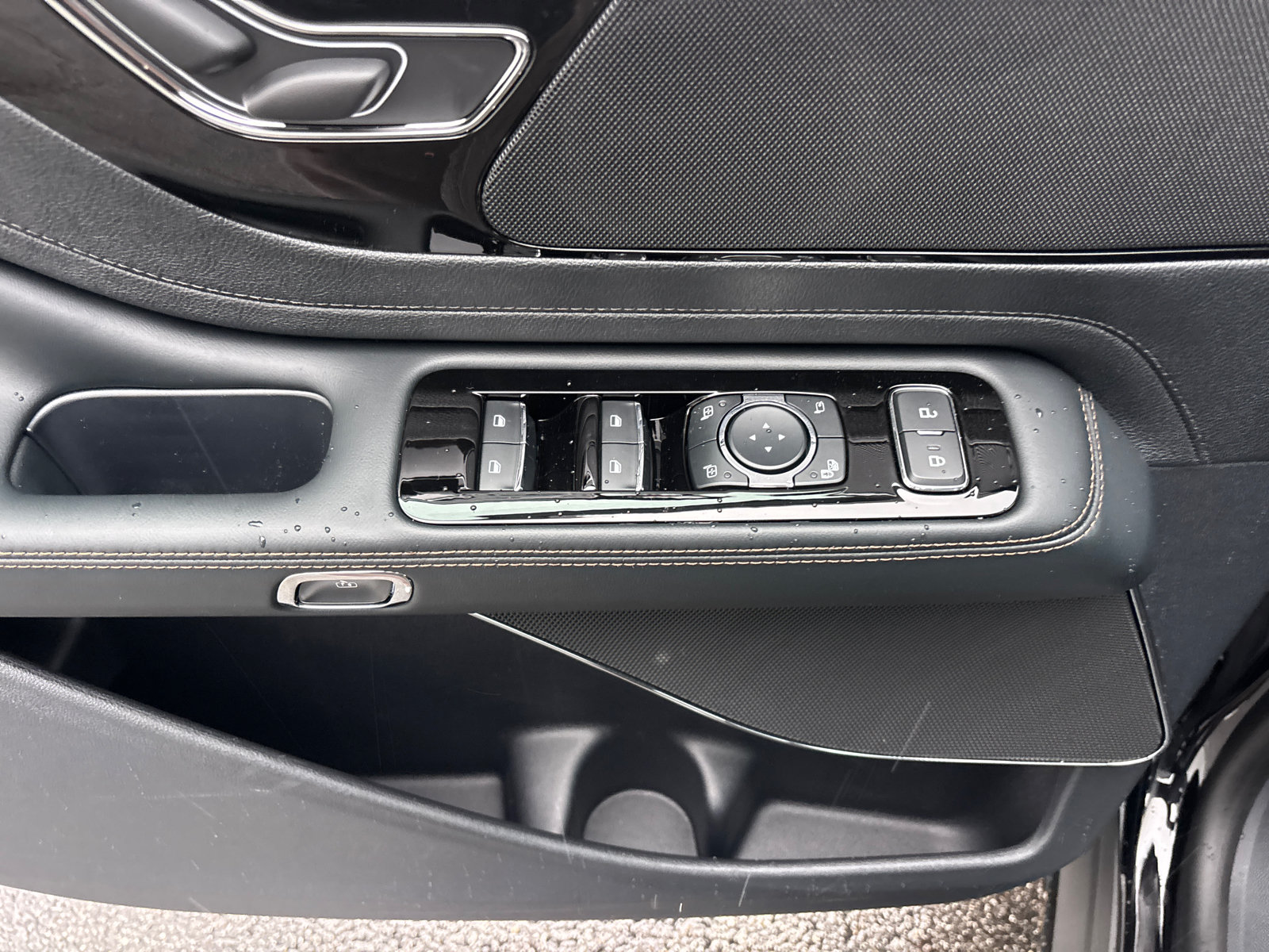 New 2026 Lincoln Aviator AWD image 13