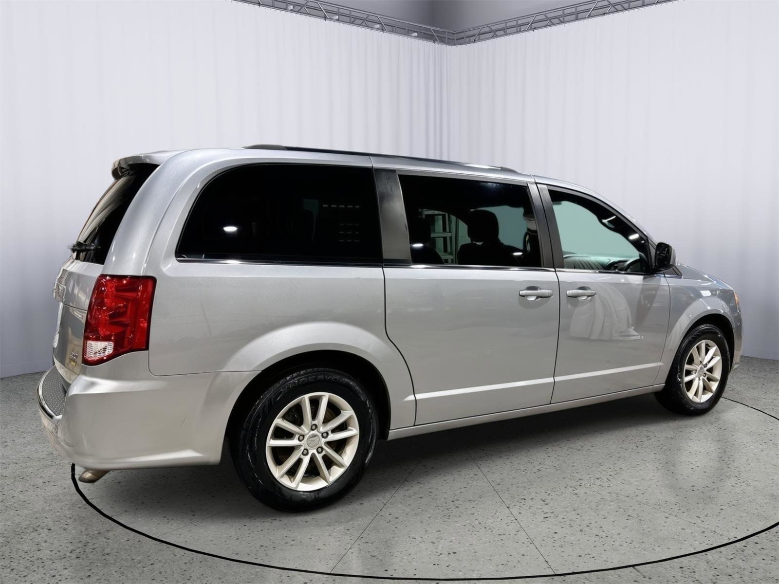 Used 2019 Dodge Grand Caravan SXT image 6