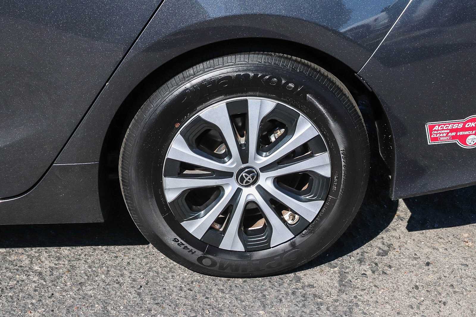 Used 2022 Toyota Prius Prime XLE FWD image 13