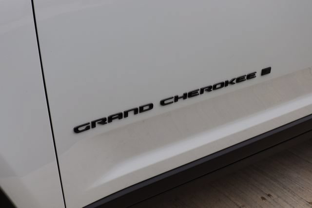 New 2026 Jeep Grand Cherokee Limited w/ Limited Altitude Package AWD/4WD image 9