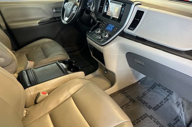 Used 2016 Toyota Sienna XLE w/ XLE Navigation Package FWD image 19