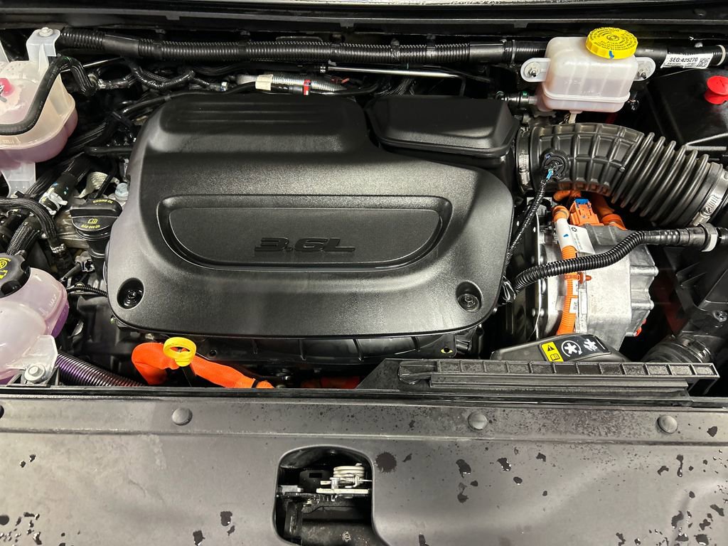 Used 2024 Chrysler Pacifica Select image 27