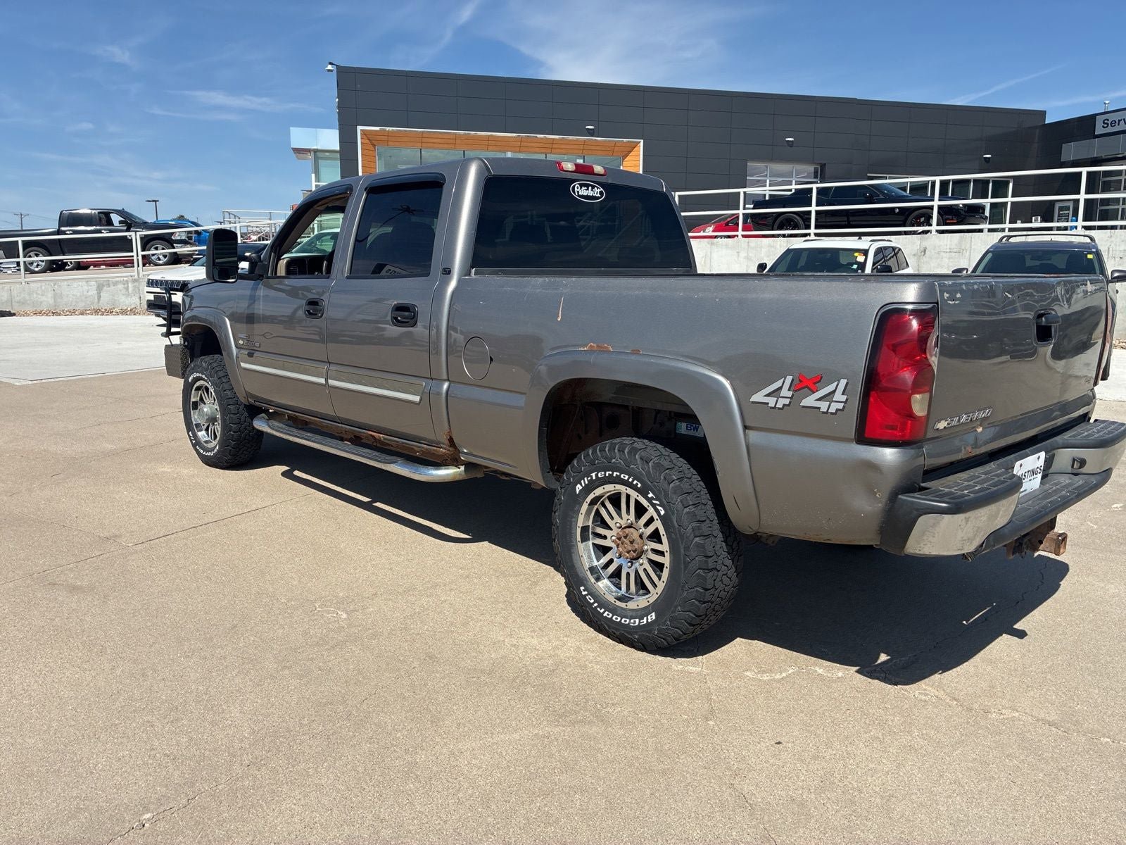 Used 2006 Chevrolet Silverado 2500 LT w/ Heavy-Duty Power Package image 3