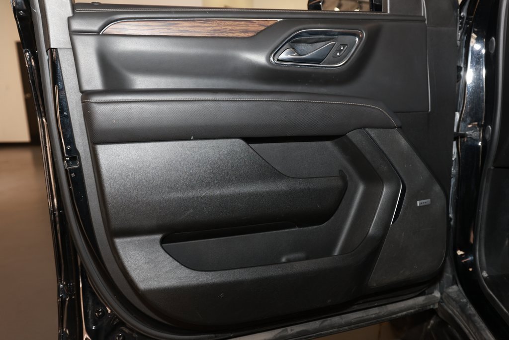Used 2024 Chevrolet Suburban Premier image 23