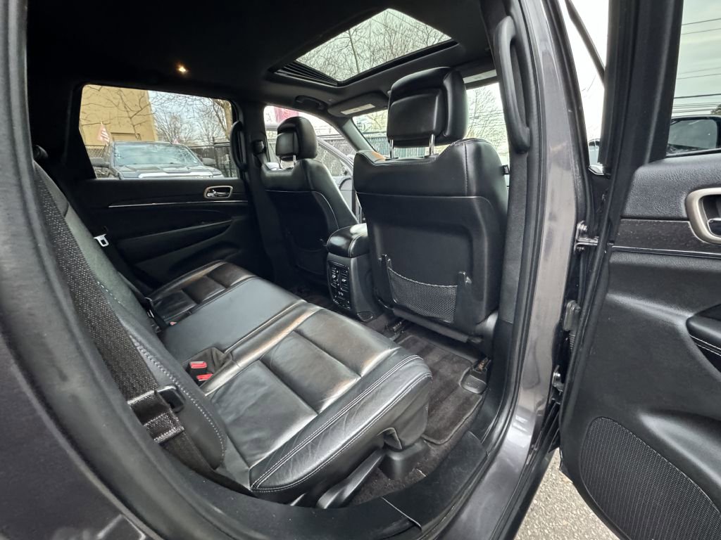 Used 2017 Jeep Grand Cherokee Limited image 16