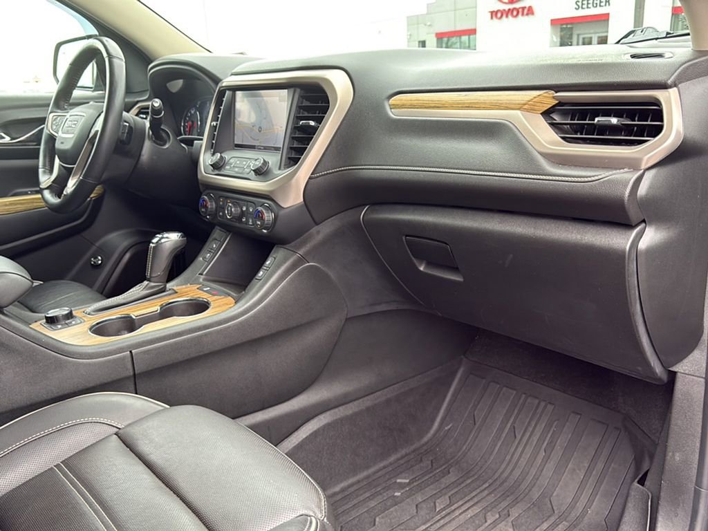 Used 2017 GMC Acadia Denali w/ Technology Package FWD image 32