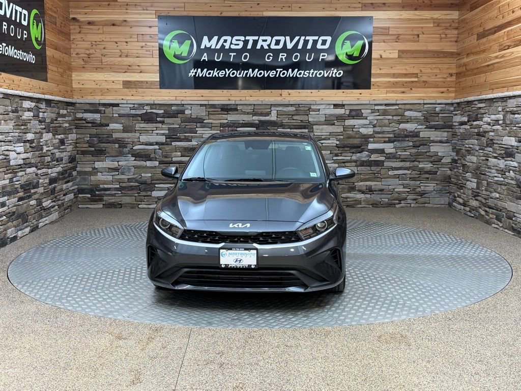 Used 2024 Kia Forte LXS video 3