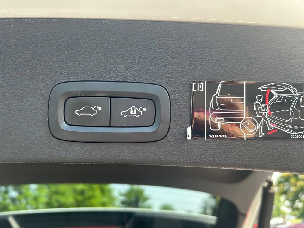 Used 2019 Volvo XC40 T5 Momentum AWD/4WD image 18