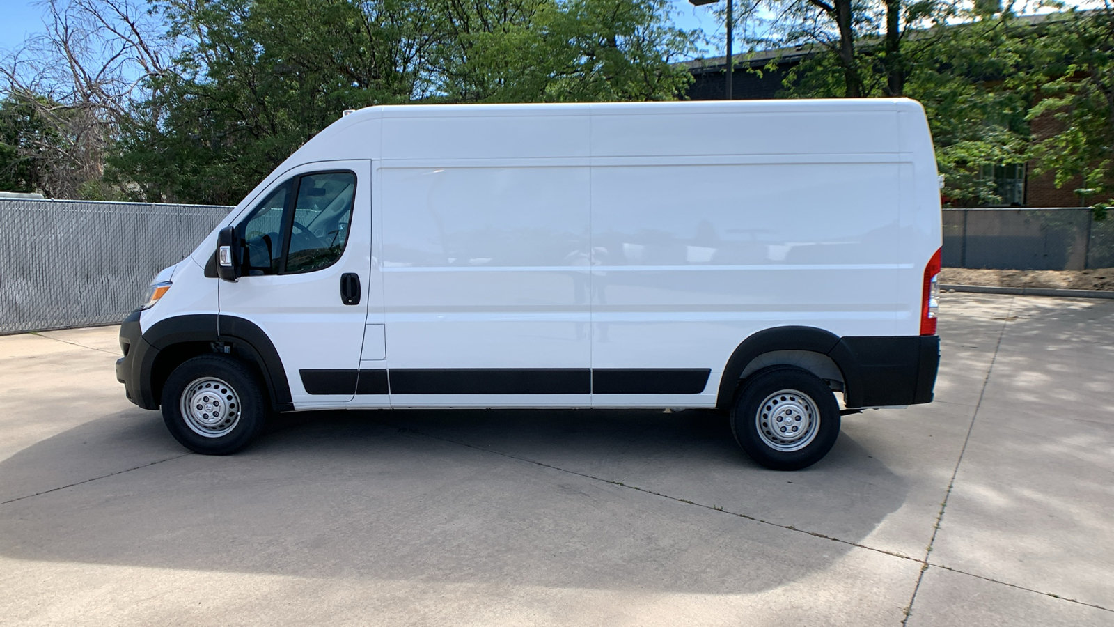 Used 2024 RAM ProMaster 2500 w/ Safety Group FWD image 2
