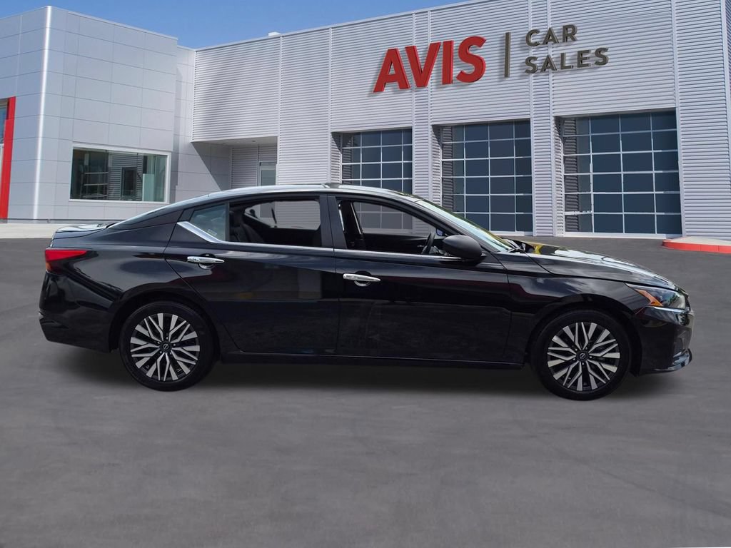 Used 2025 Nissan Altima 2.5 SV FWD image 5