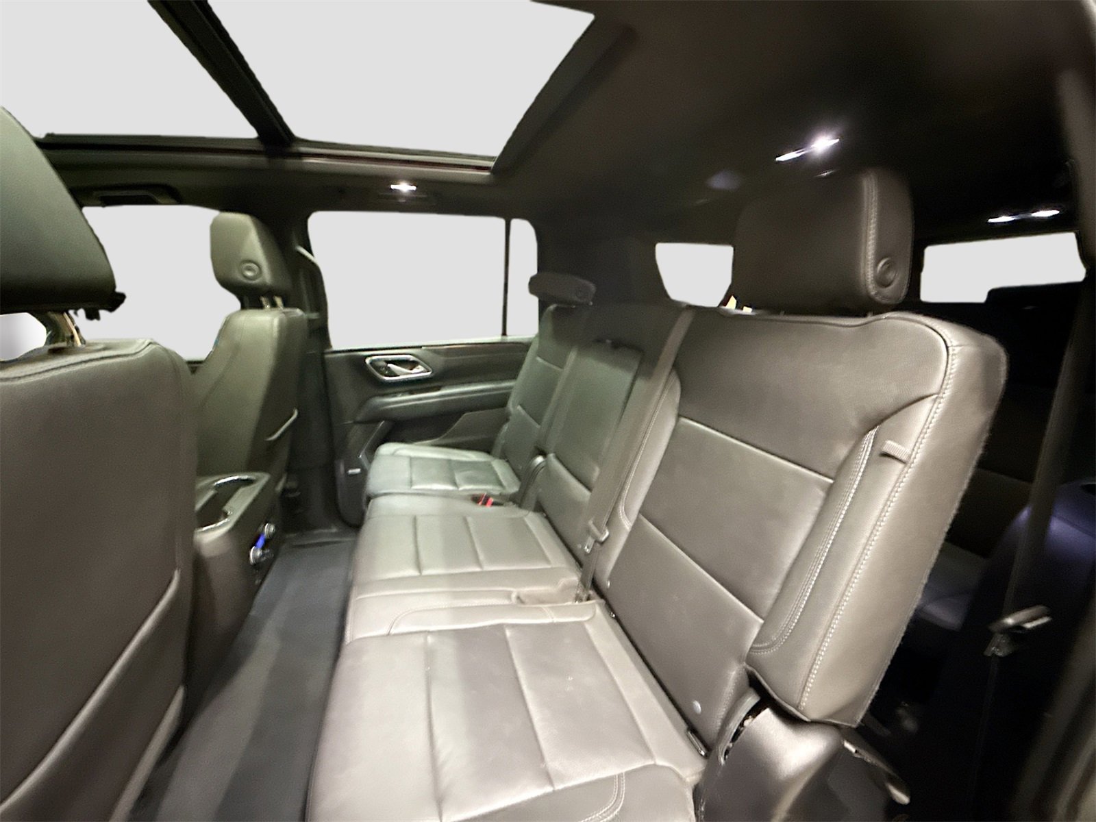 Used 2023 Chevrolet Suburban Z71 w/ Luxury Package image 26