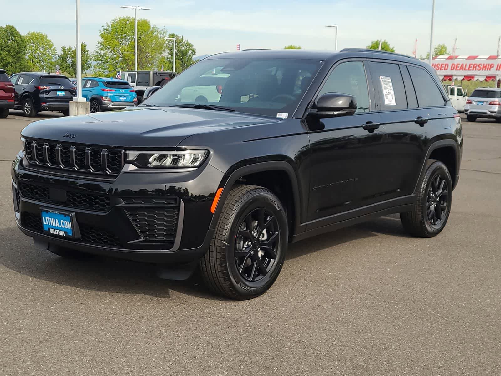 New 2026 Jeep Grand Cherokee Altitude AWD/4WD image 1