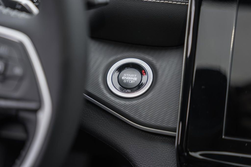 New 2025 Jeep Grand Cherokee Laredo X w/ Luxury Tech Group I image 23