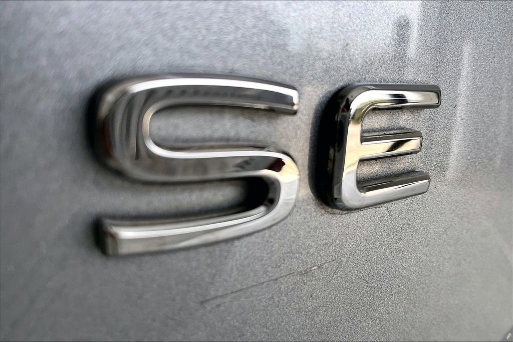 Used 2022 Volkswagen Tiguan SE image 39
