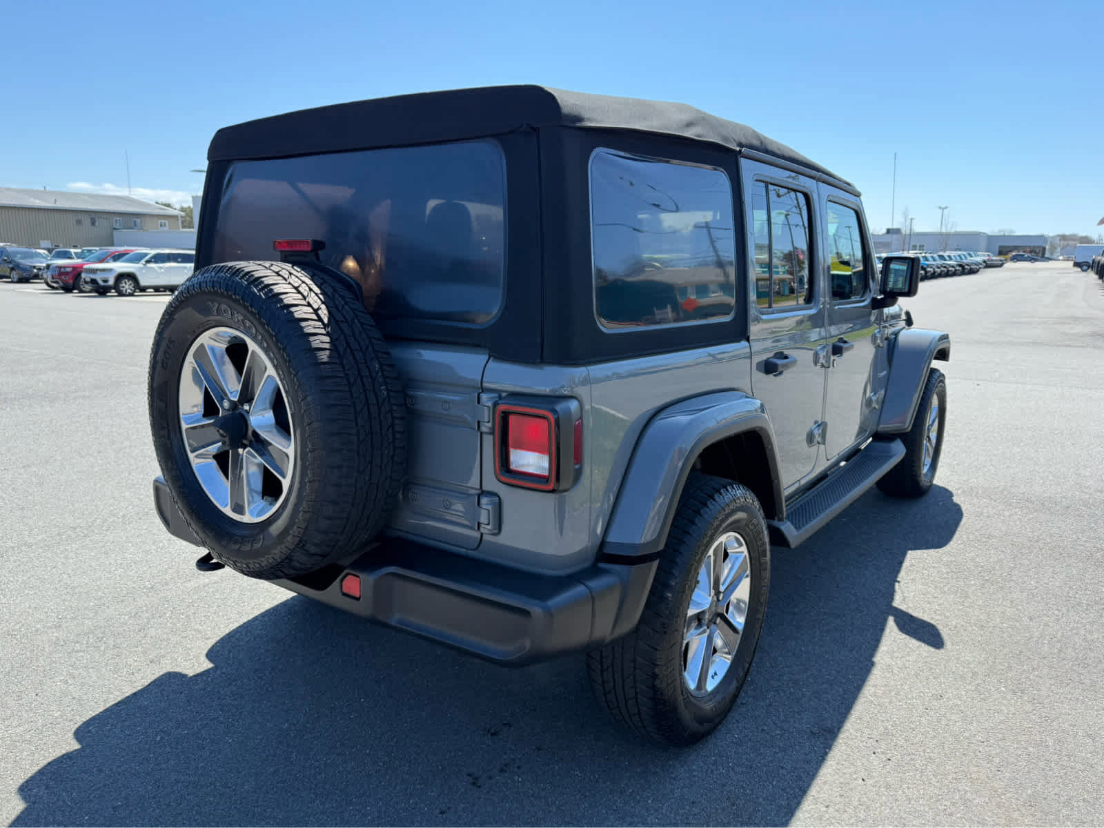 Used 2021 Jeep Wrangler Unlimited Sahara w/ Cold Weather Group image 11