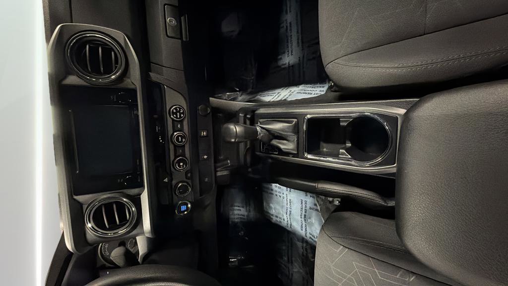 Used 2017 Toyota Tacoma TRD Sport w/ Tow Package (A/T) image 19