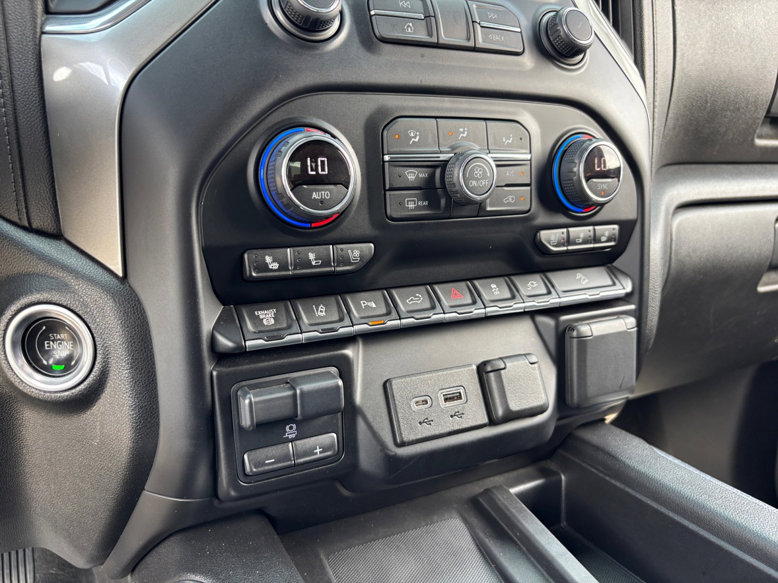 Used 2021 Chevrolet Silverado 2500 LTZ w/ LTZ Premium Package image 31