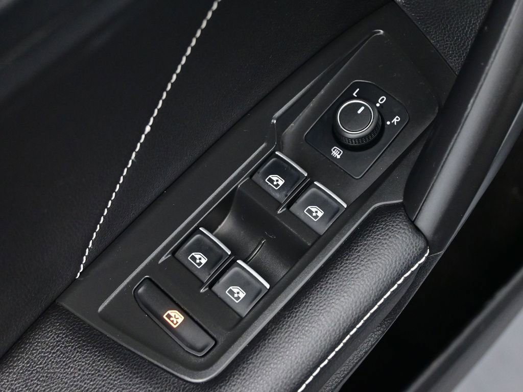 Used 2022 Volkswagen Tiguan SE image 12