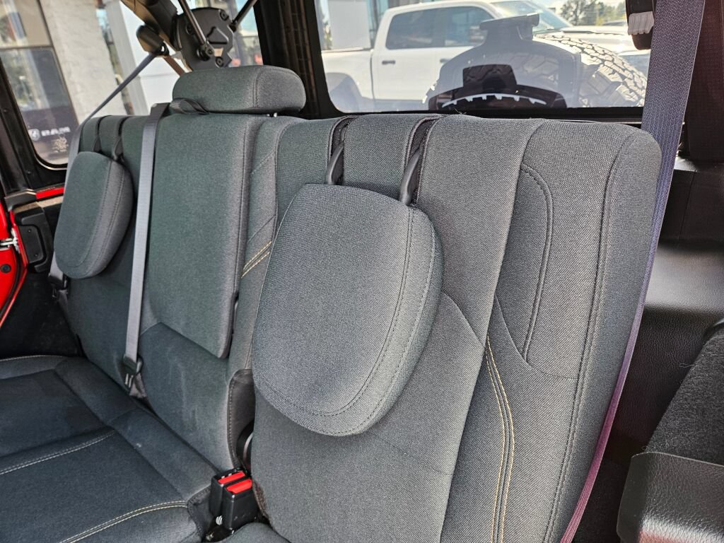 Used 2024 Jeep Wrangler Unlimited AWD/4WD image 16