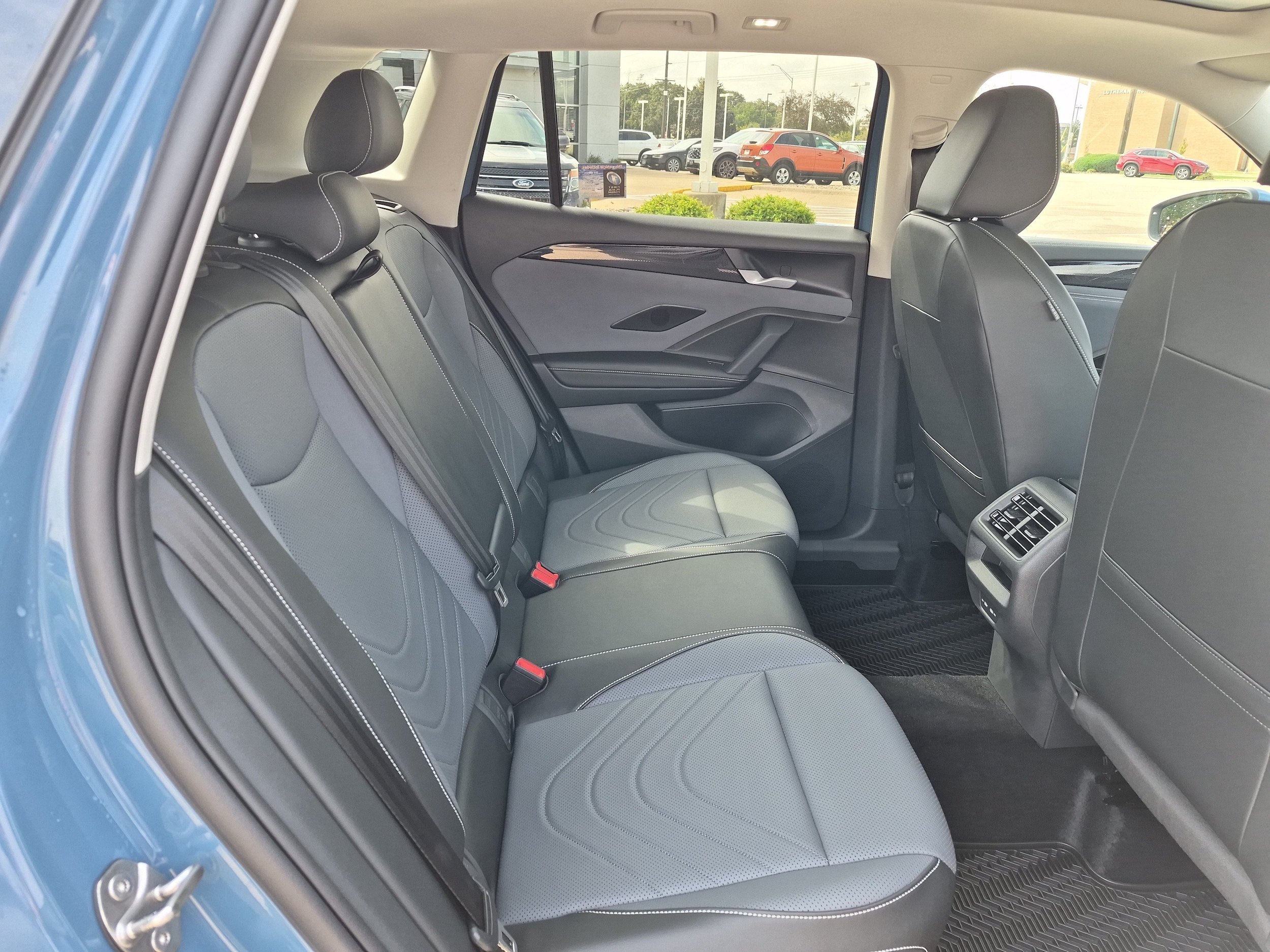 New 2026 Volkswagen Tiguan SE AWD/4WD image 12