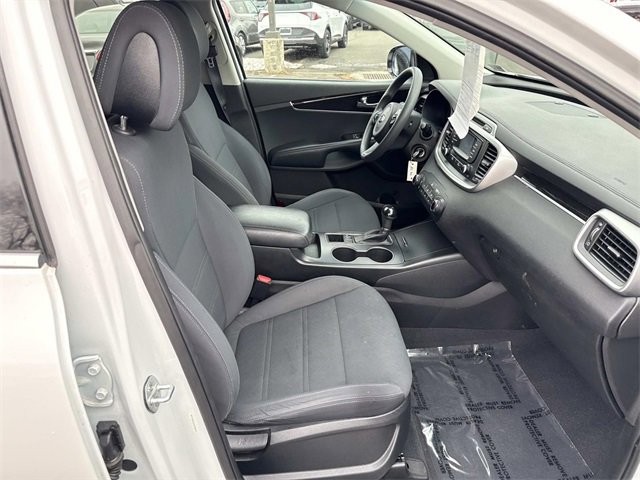 Used 2017 Kia Sorento LX image 9