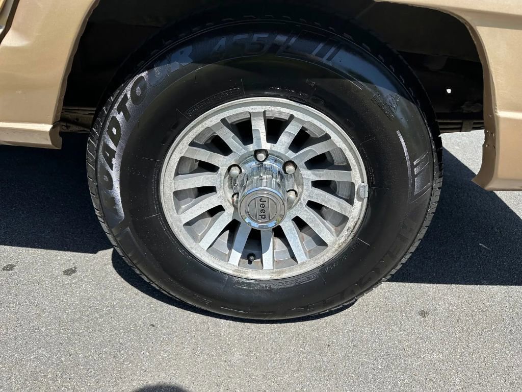 Used 1989 Jeep Grand Wagoneer image 14