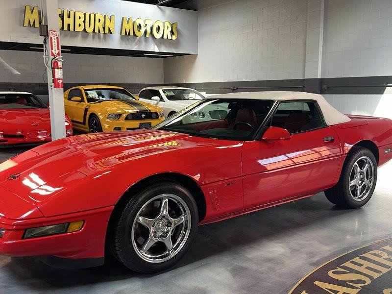 Used 1996 Chevrolet Corvette Convertible RWD image 2