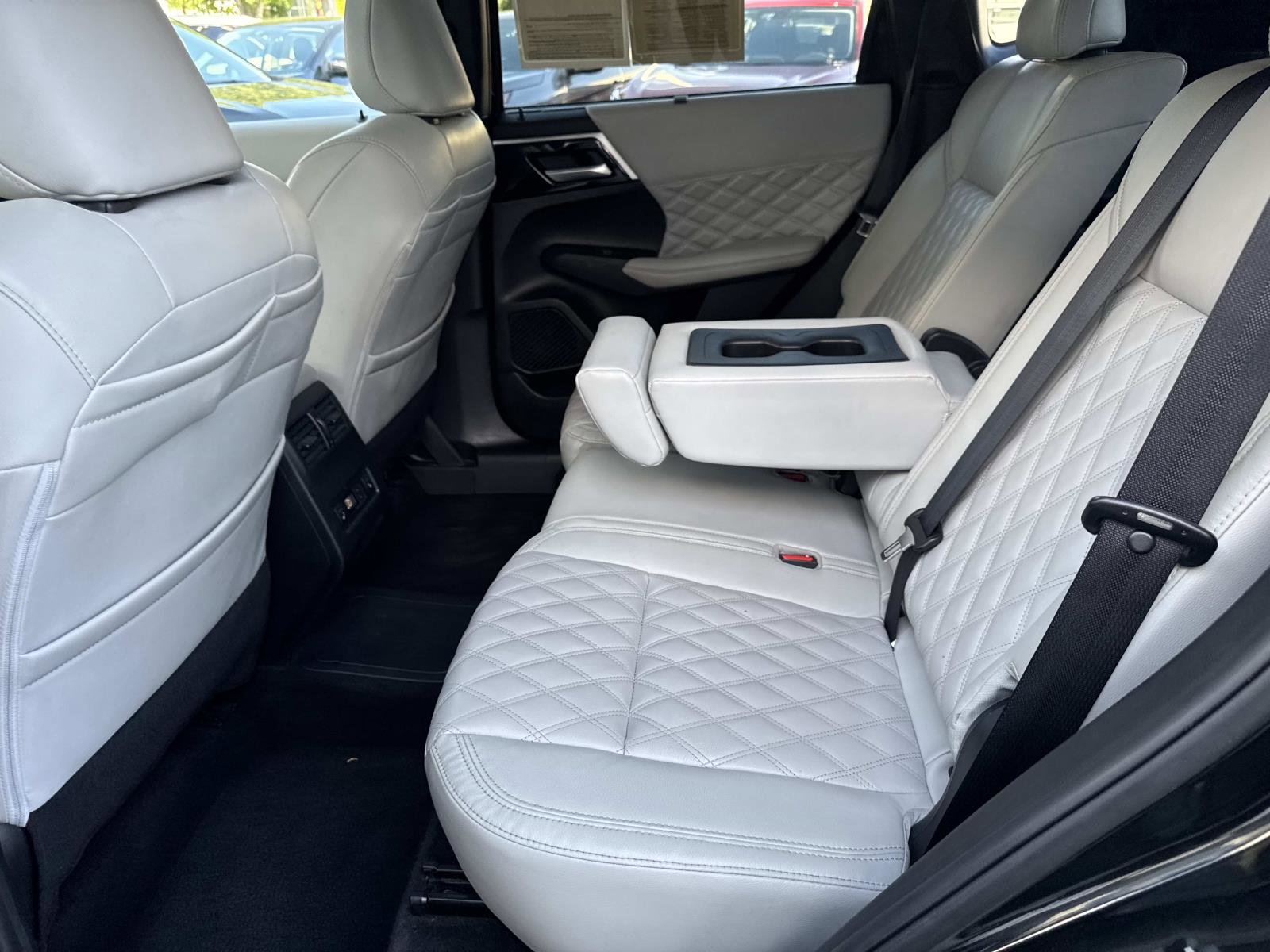 Used 2024 Mitsubishi Outlander SEL image 13