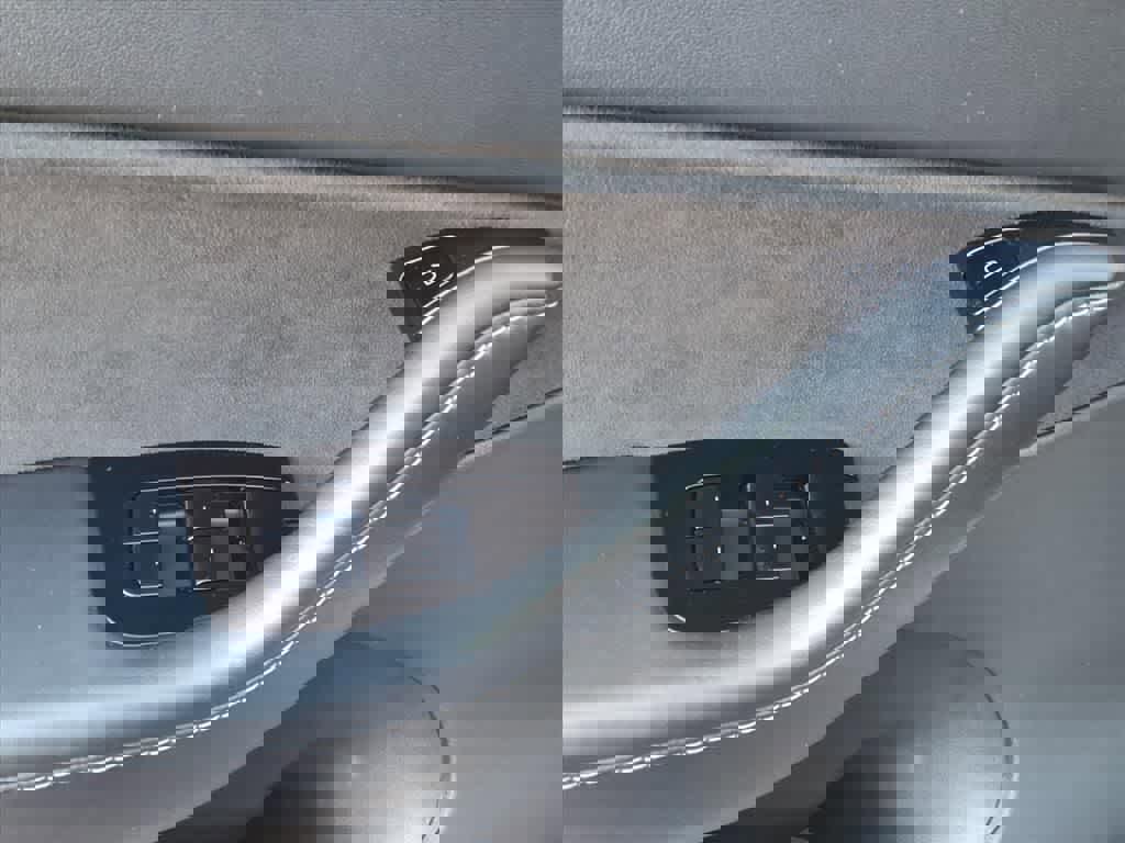 Used 2021 Tesla Model Y Long Range image 16