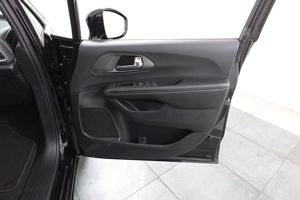 New 2027 Chrysler Pacifica Select FWD image 27