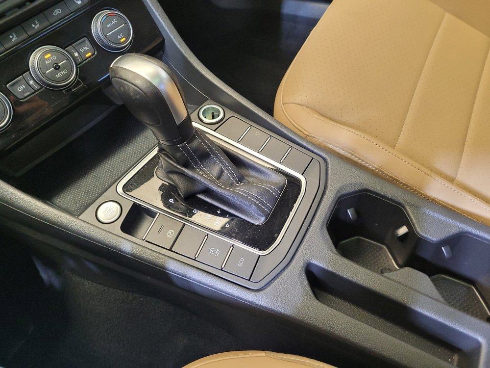 Used 2021 Volkswagen Jetta SE w/ SE Cold Weather Package FWD image 26