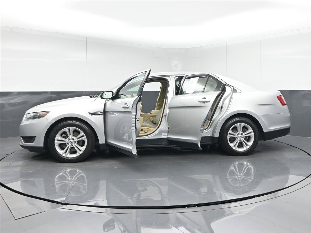 Used 2019 Ford Taurus SE FWD image 40