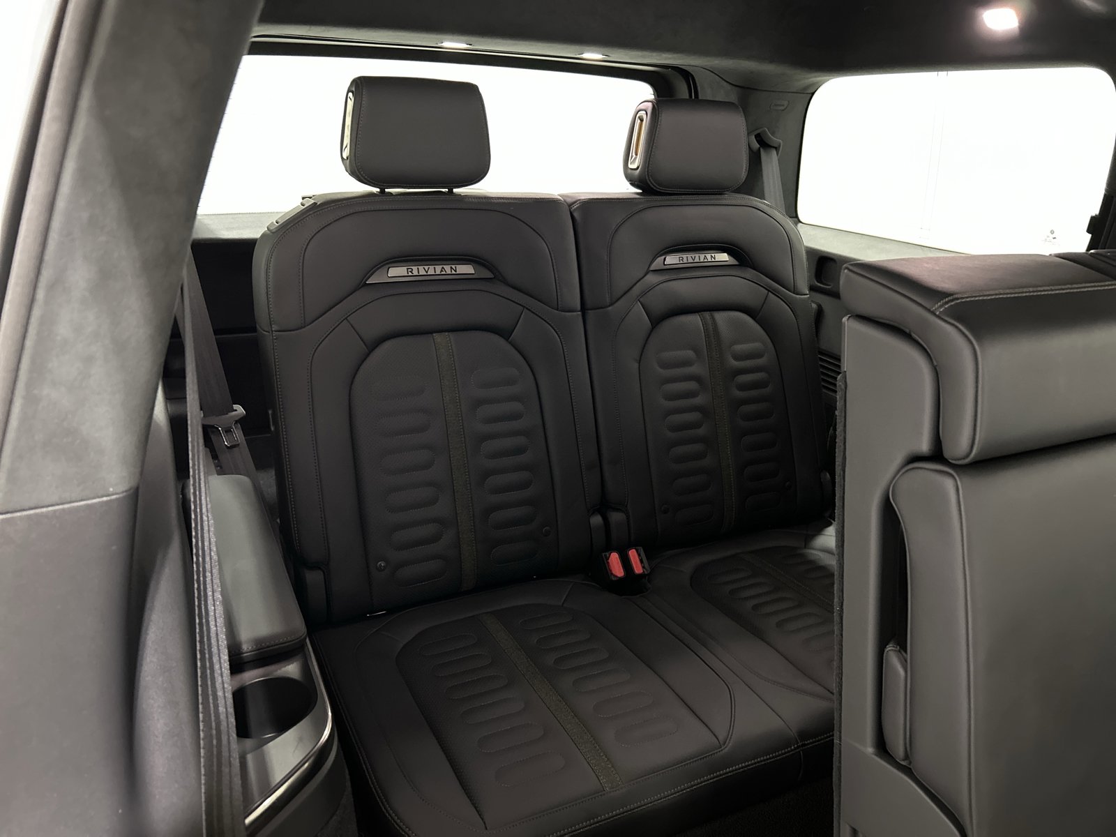 Used 2023 Rivian R1S Adventure image 25