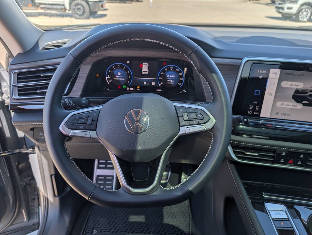 Used 2025 Volkswagen Atlas SEL image 14