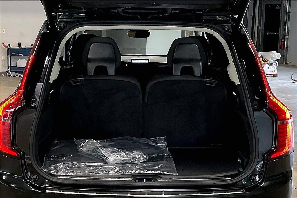 New 2026 Volvo XC90 B6 Plus w/ Protection Package Premier AWD/4WD image 5
