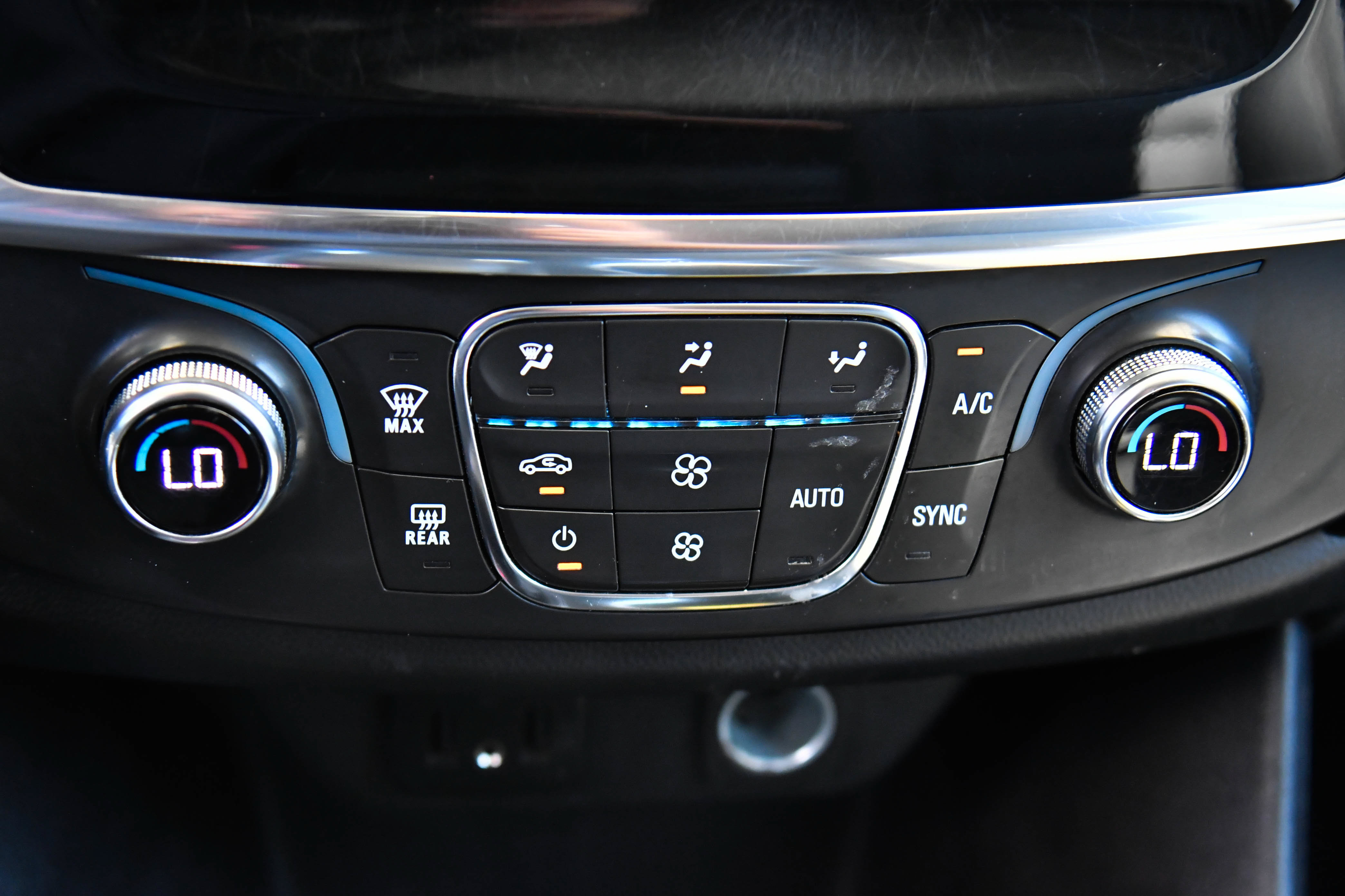 Used 2021 Chevrolet Traverse LS FWD image 21