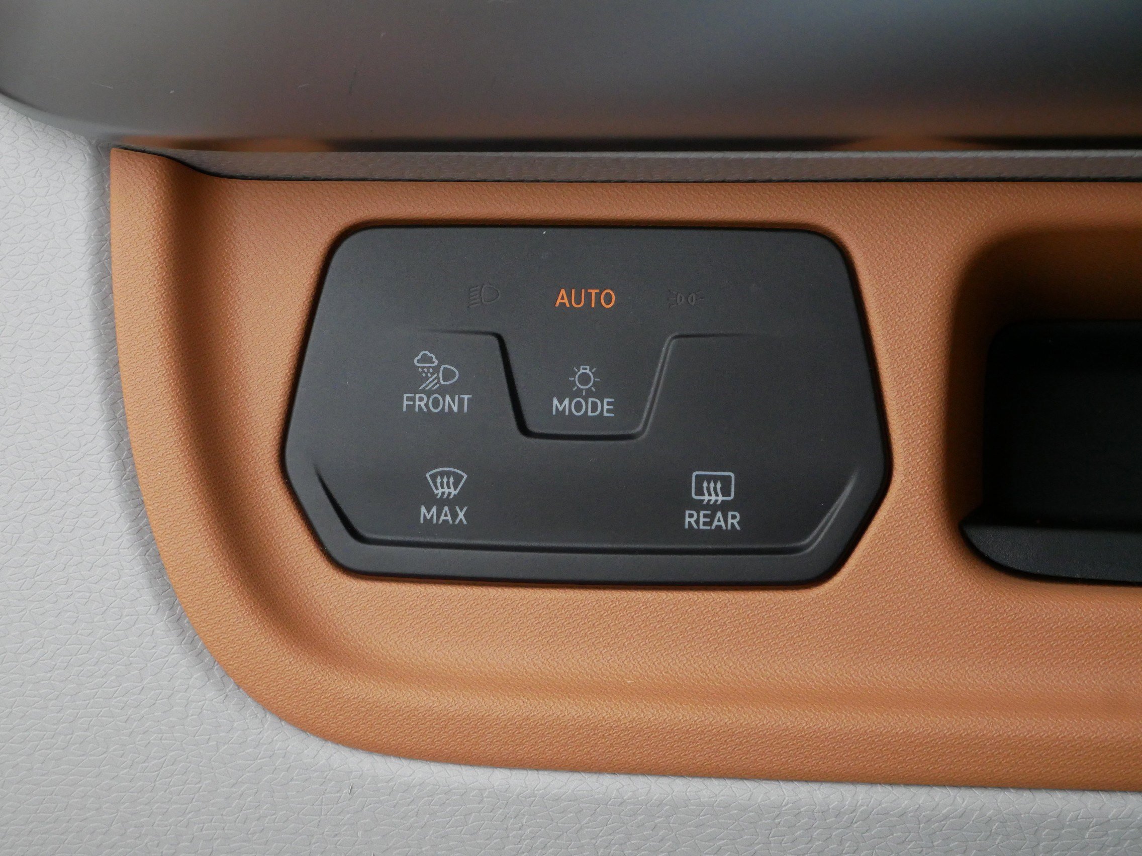 Used 2025 Volkswagen ID. Buzz 1st Edition RWD image 27