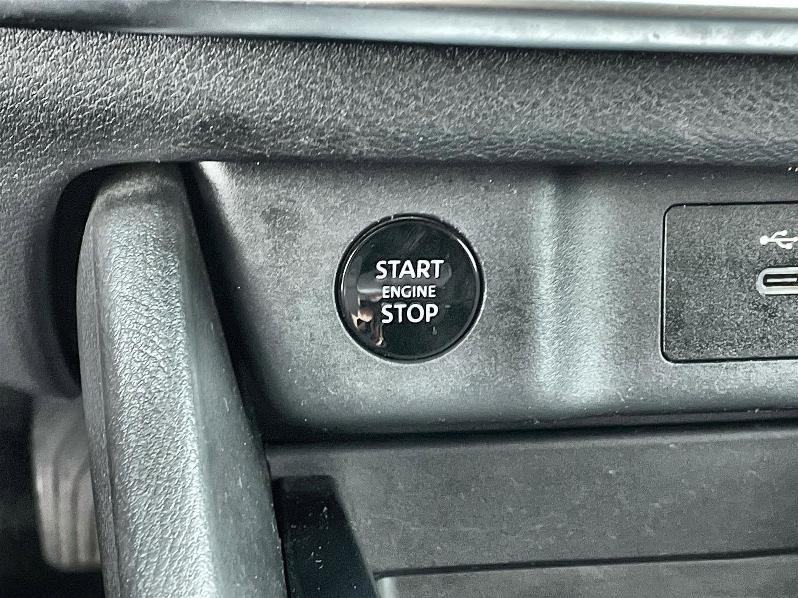 Used 2024 Nissan Rogue SV image 24