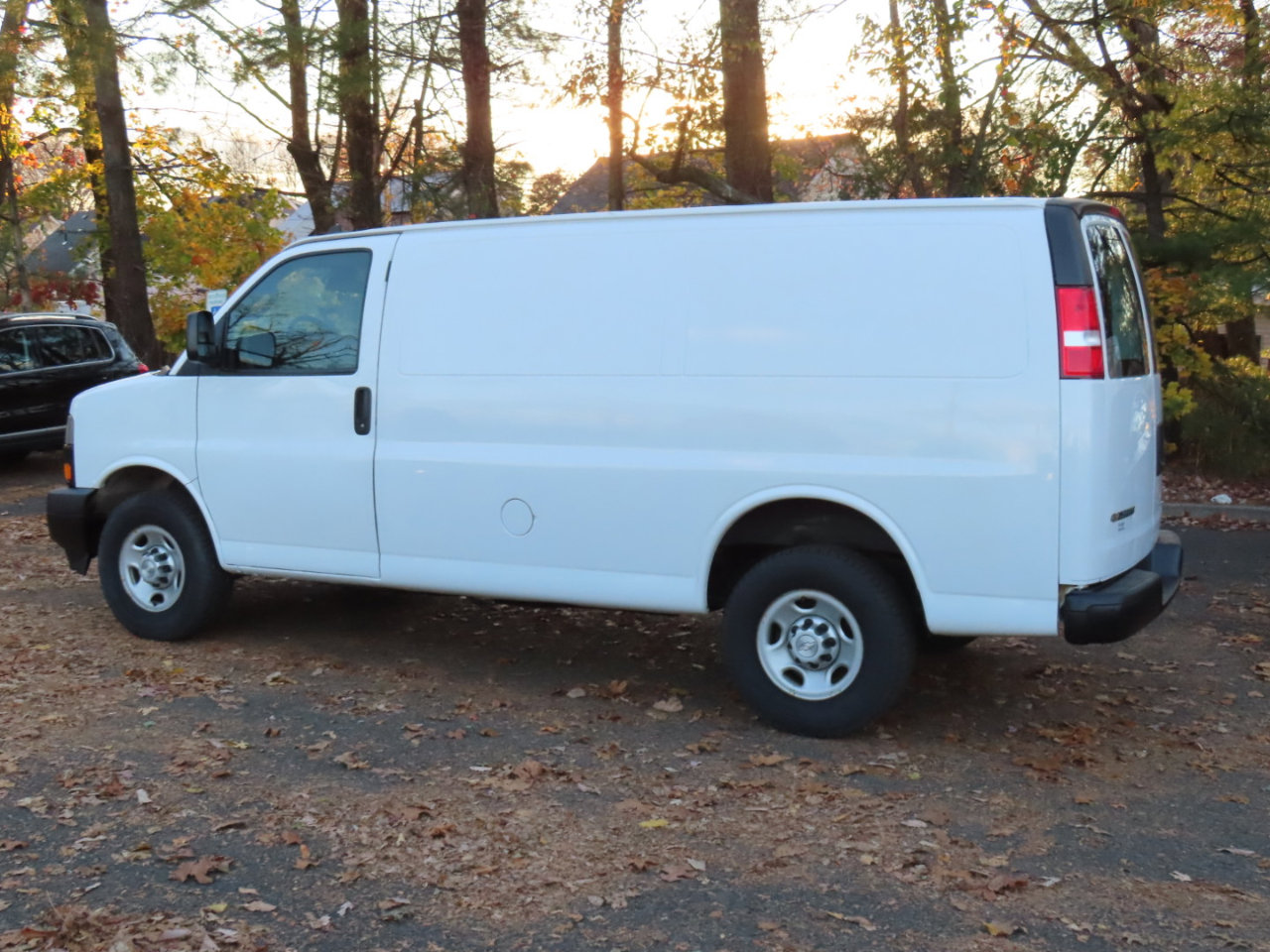 Used 2019 Chevrolet Express 2500 image 3