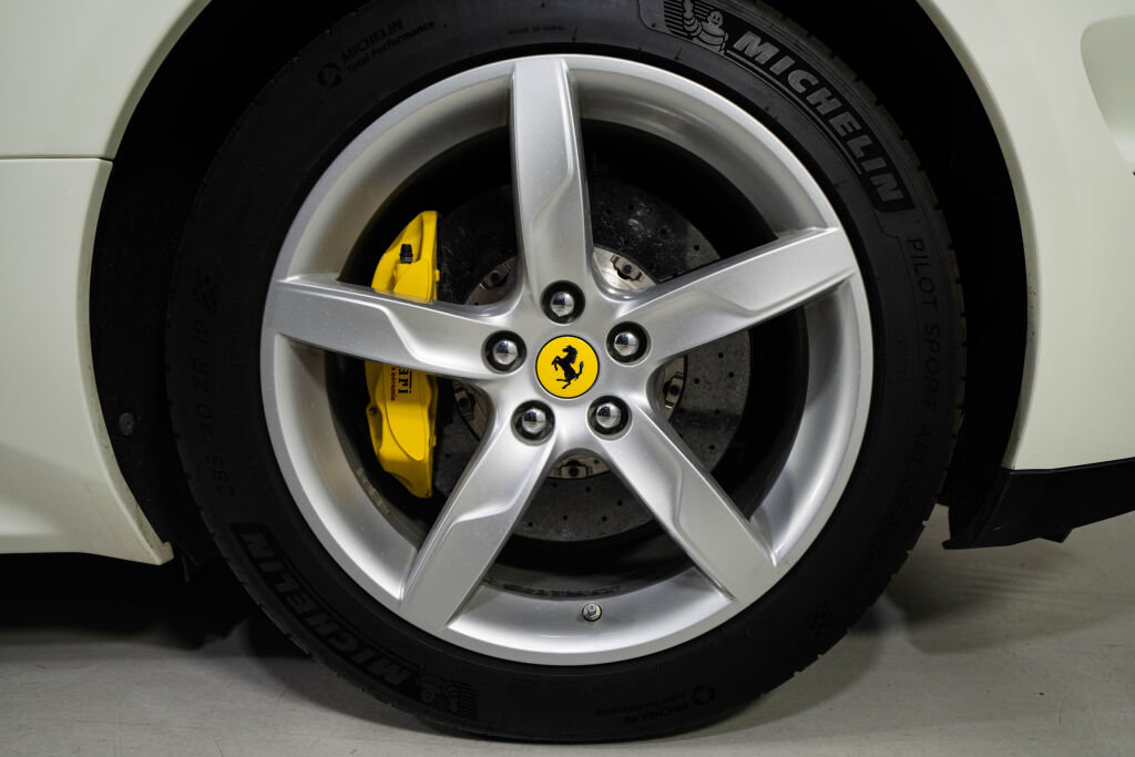 Used 2017 Ferrari California T RWD image 27