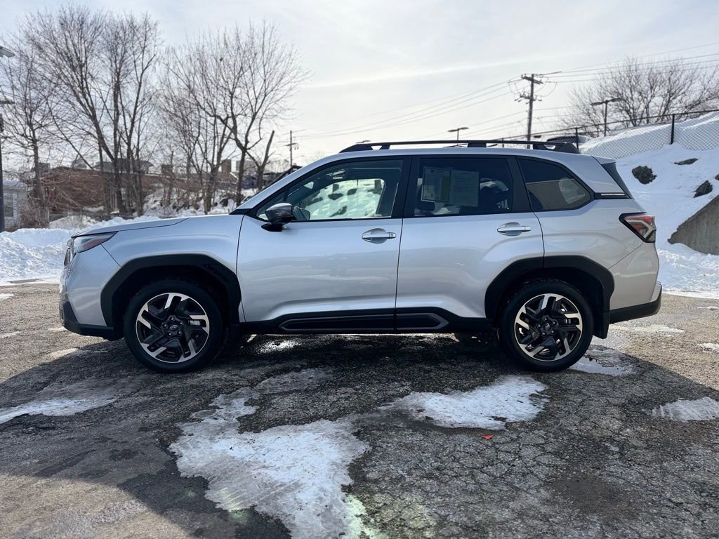 Used 2025 Subaru Forester Limited image 3