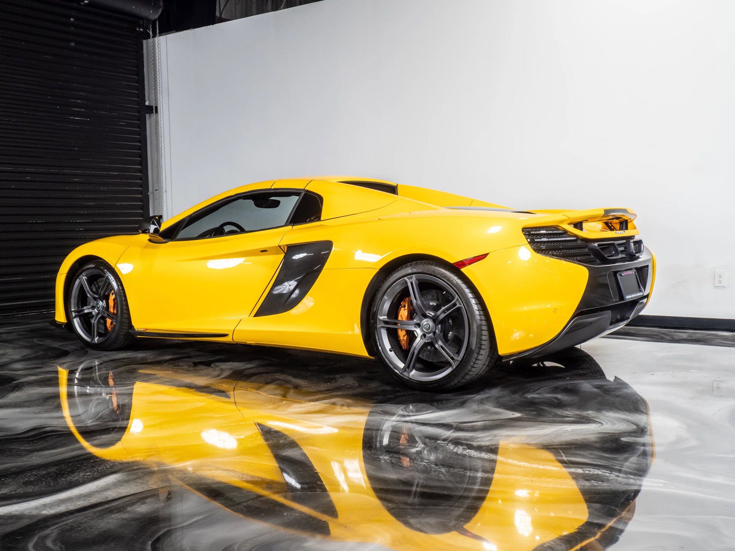 Used 2015 McLaren 650S Spider image 15