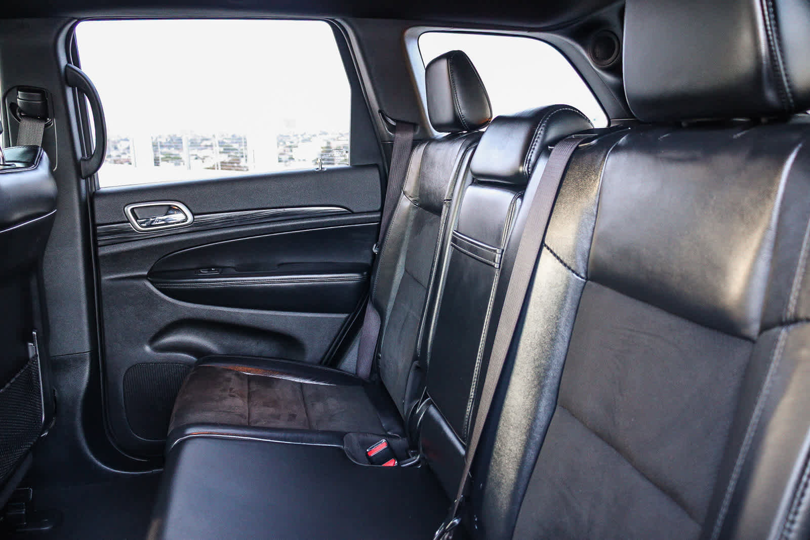 Used 2019 Jeep Grand Cherokee Laredo w/ Laredo X Package image 18