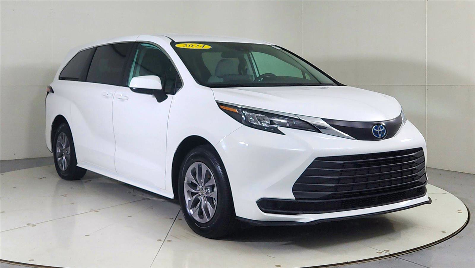 Used 2024 Toyota Sienna LE